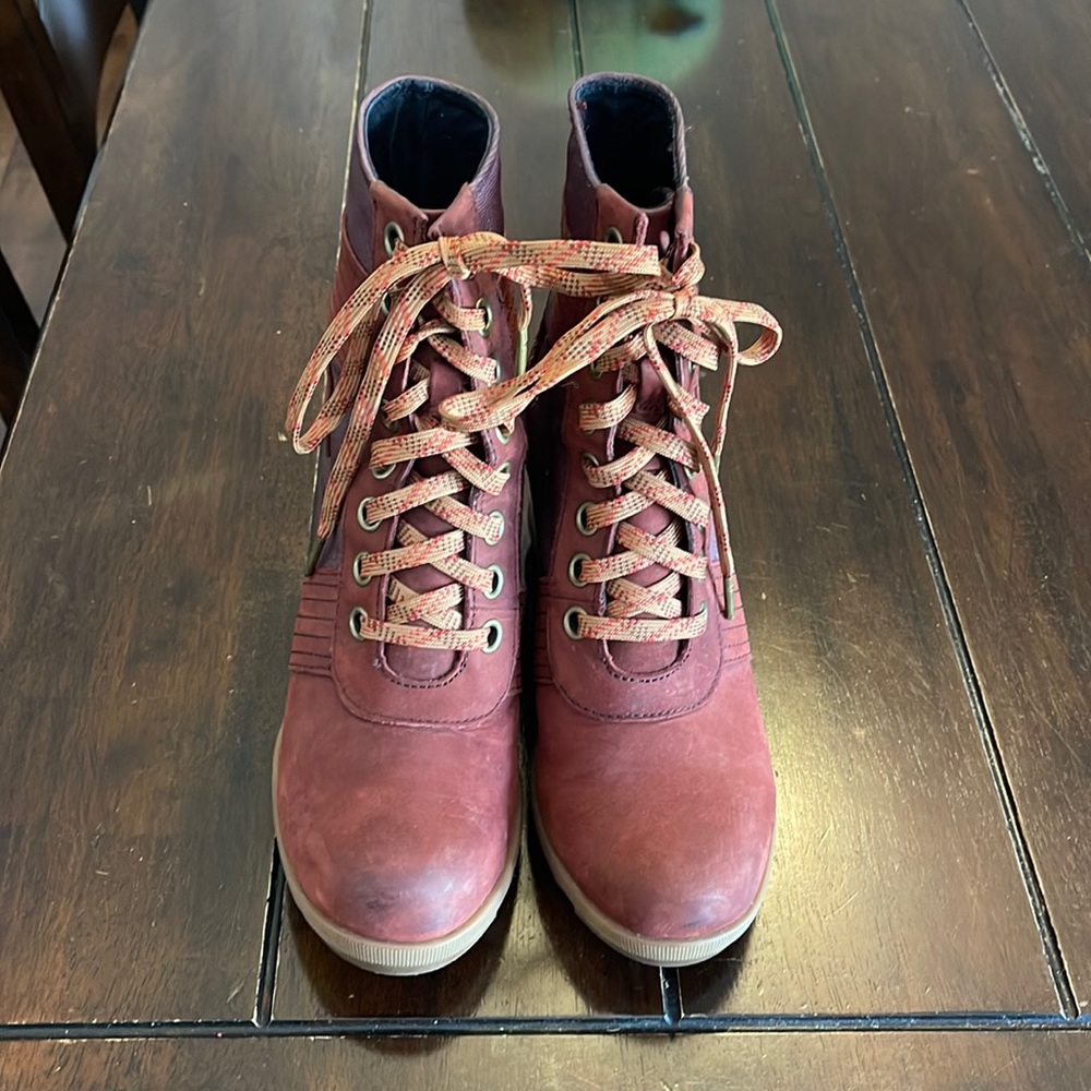 Sorel Lexie wedge booties